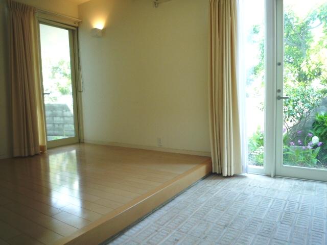 Non-living room. Western-style room with a dirt floor (May 2013) Shooting