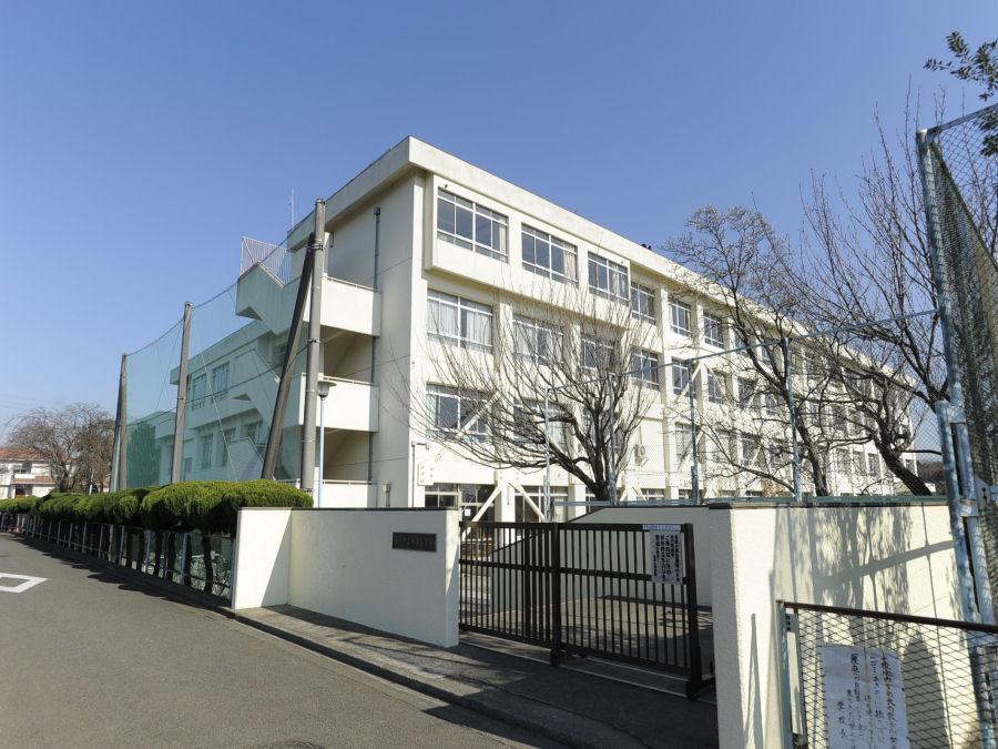 Primary school. 320m until the Fujisawa Municipal Nakazato Elementary School