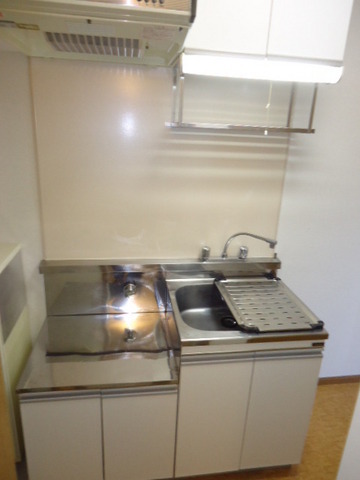 Kitchen. 3 minutes from the train station ・ Convenient shopping ・ Flooring