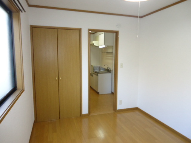 Living and room. 3 minutes from the train station ・ Convenient shopping ・ Flooring