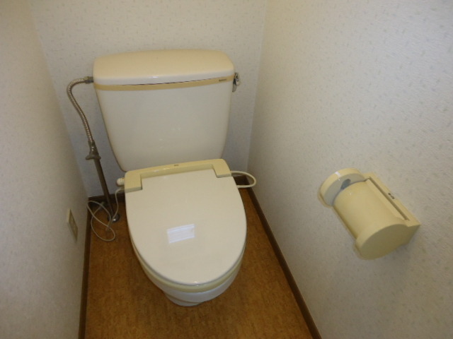 Toilet. 3 minutes from the train station ・ Convenient shopping ・ Flooring