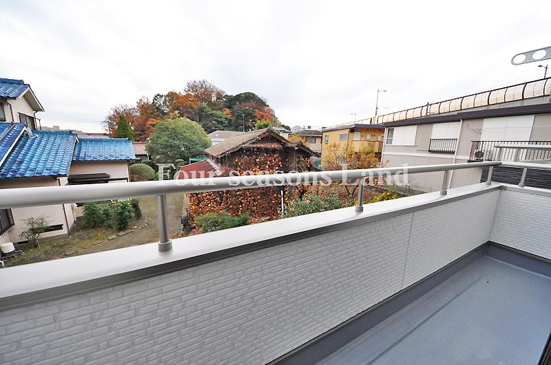 Balcony. Local (12 May 2013) Shooting 1 Building