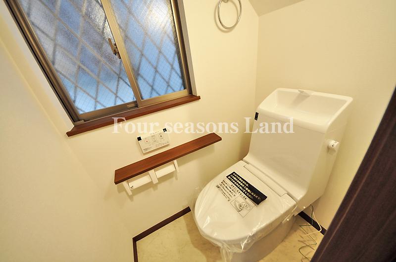 Toilet. Indoor (12 May 2013) Shooting 1 Building