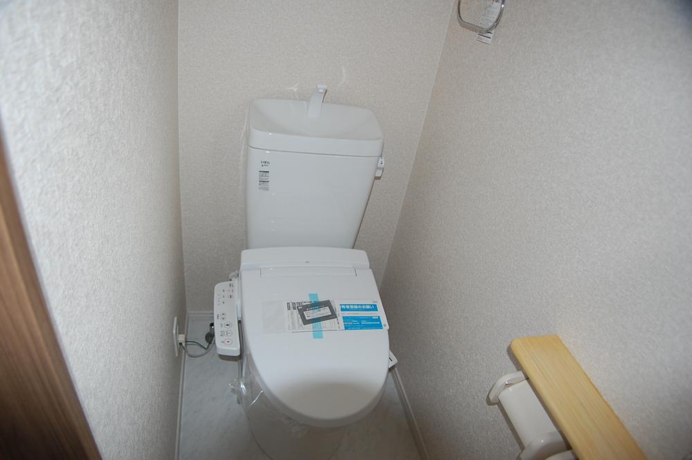 Toilet. Indoor (10 May 2013) Shooting