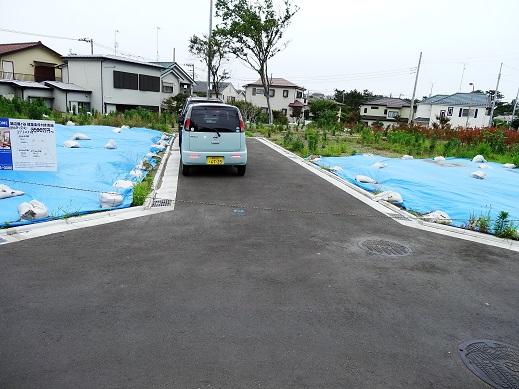 Local photos, including front road. Local (June 2013) Shooting Development road is the width 4.5m. Car and out is easy! !