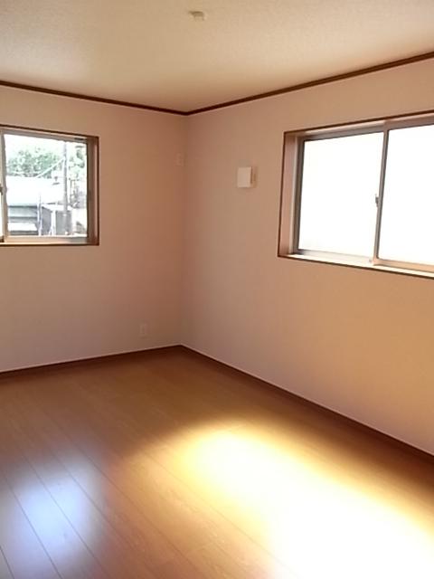 Non-living room. Same specifications