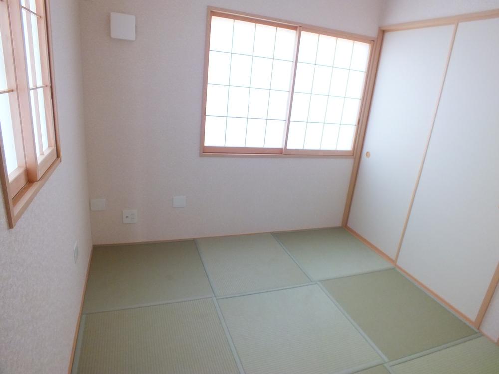 Non-living room. Same specifications