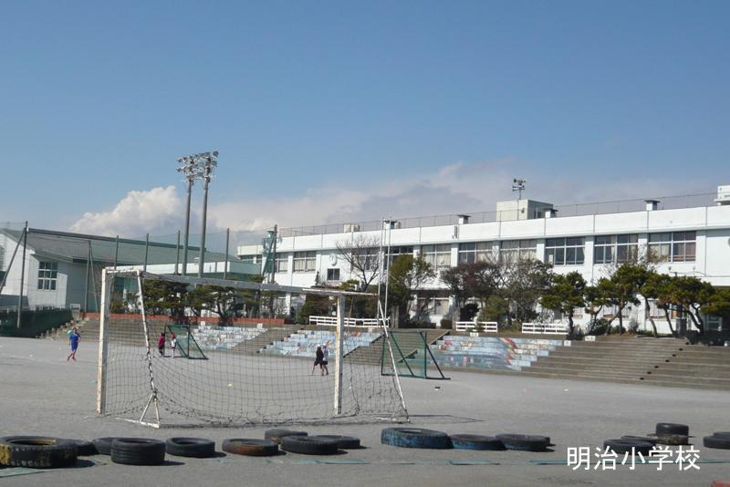 Primary school. 1491m to Fujisawa Municipal Meiji Elementary School
