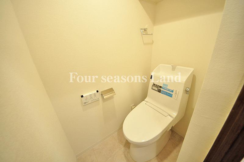 Toilet. Indoor (11 May 2013) Shooting