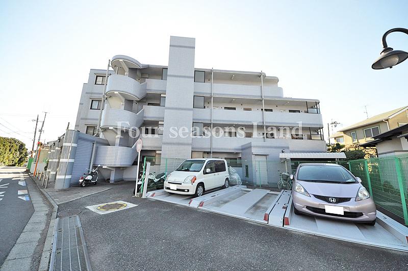 Local appearance photo. Local (11 May 2013) Shooting