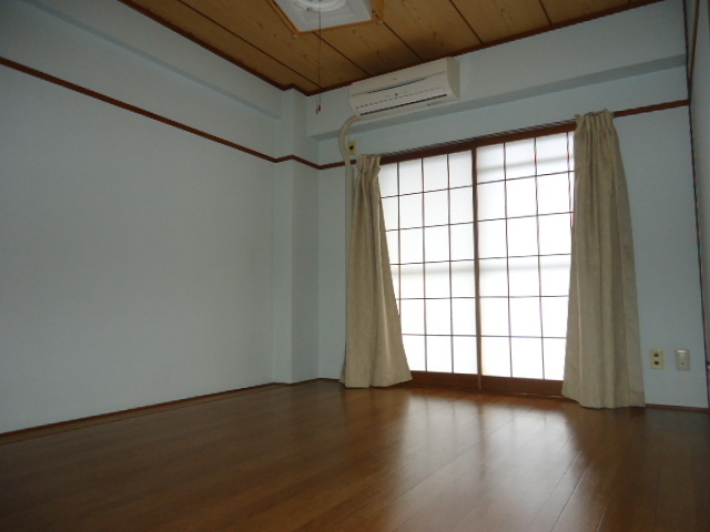 Living and room.  ☆ Newlyweds Recommended Property! UmiKon! On-site parking complete ☆