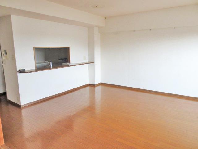 Living. Indoor (10 May 2013) Shooting. Yang per well per southeast direction