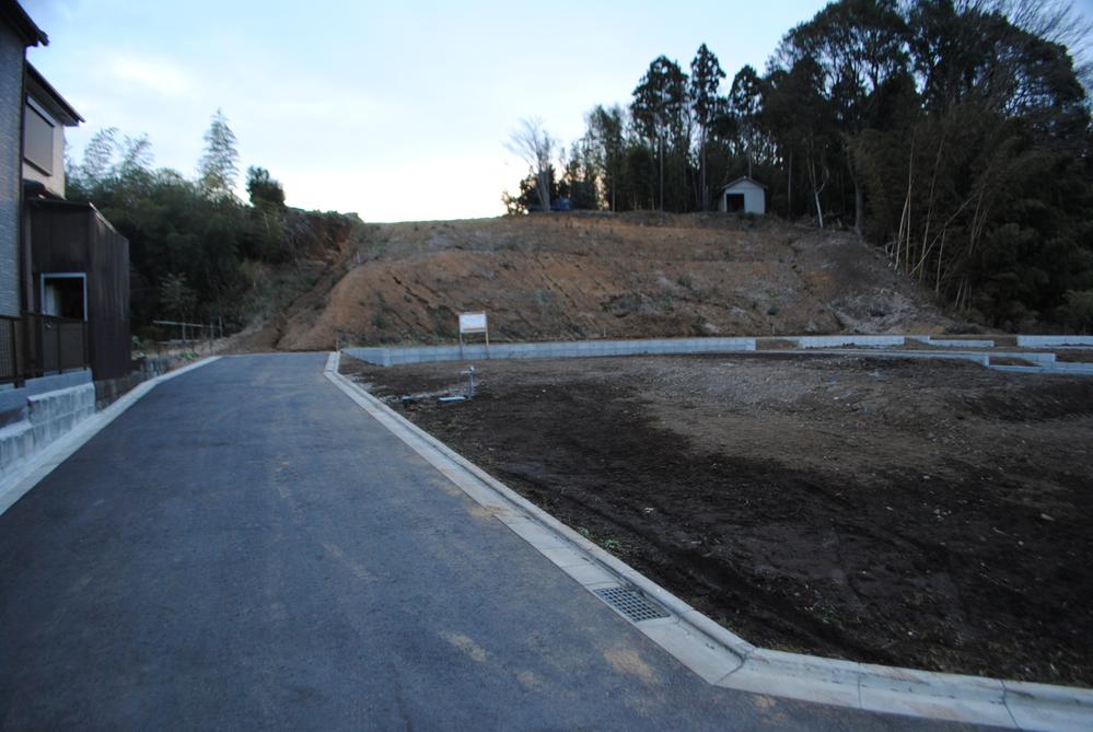 Local photos, including front road. Local (12 May 2013) Shooting