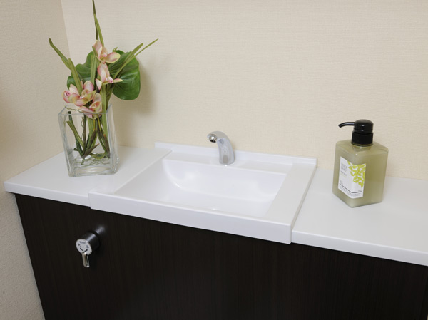 Toilet.  [System toilet] Set up a cabinet on the wall of the toilet back it has housed the tank. Wash-basin is also available functional on top of the cabinet.  ※ J ・ K ・ Except for the L type.