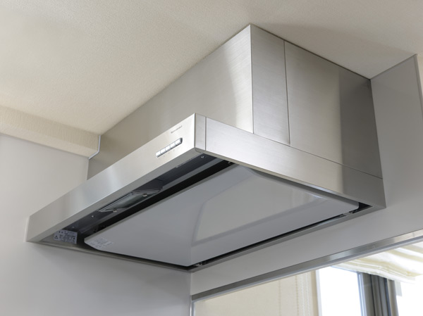 Kitchen.  [Enamel rectification Backed range hood] It has adopted the enamel to the current plate to create a flow of air. Easy to clean as dirt is stubborn oil stains also quick and wiped not soak. Also it has excellent durability.