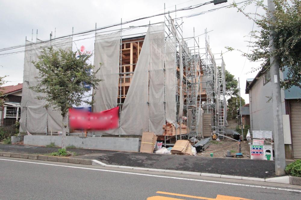 Local photos, including front road. 2013 09 May 14 shooting