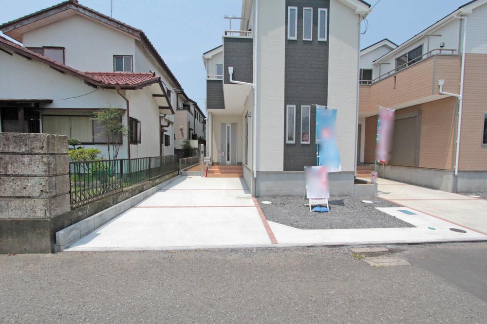 Parking lot. Interior construction results