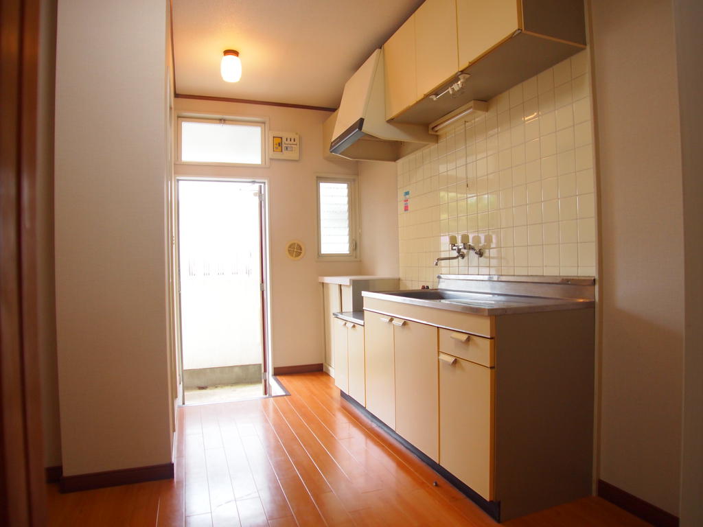 Kitchen. The kitchen is in the 4 Pledge and spread, Indoor Laundry Storage! !