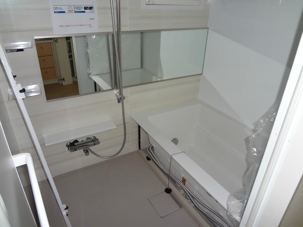 Bathroom. Indoor (11 May 2013) Shooting