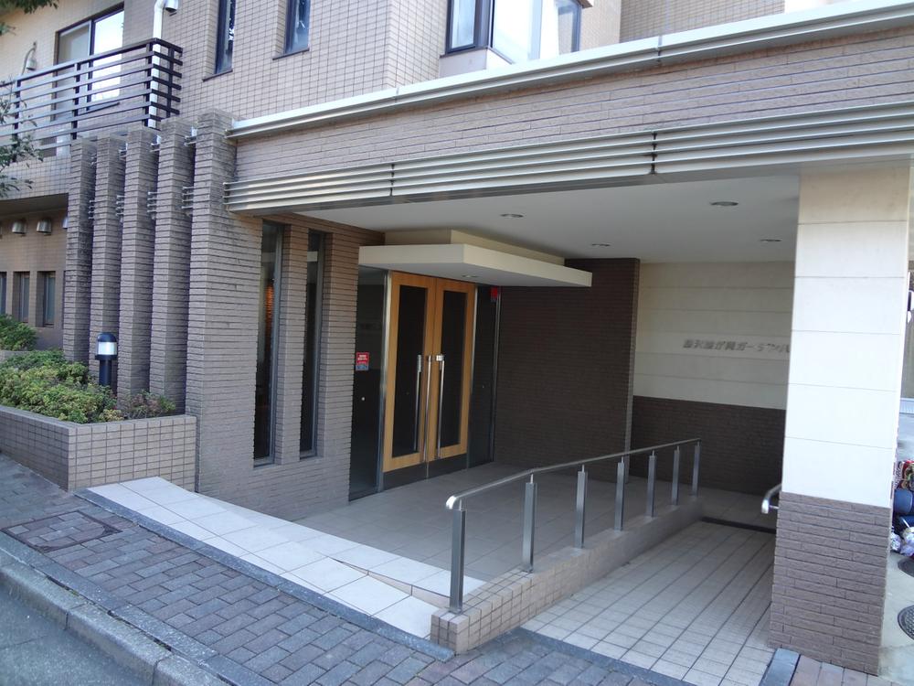 Entrance. Common areas