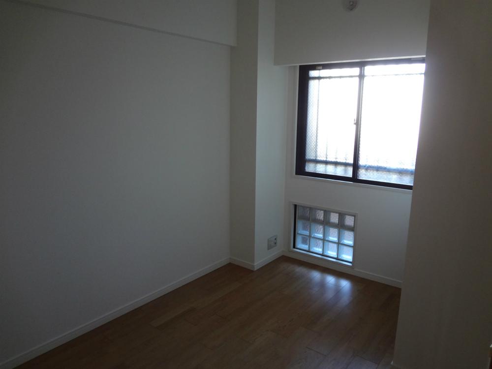 Non-living room. Indoor (11 May 2013) Shooting