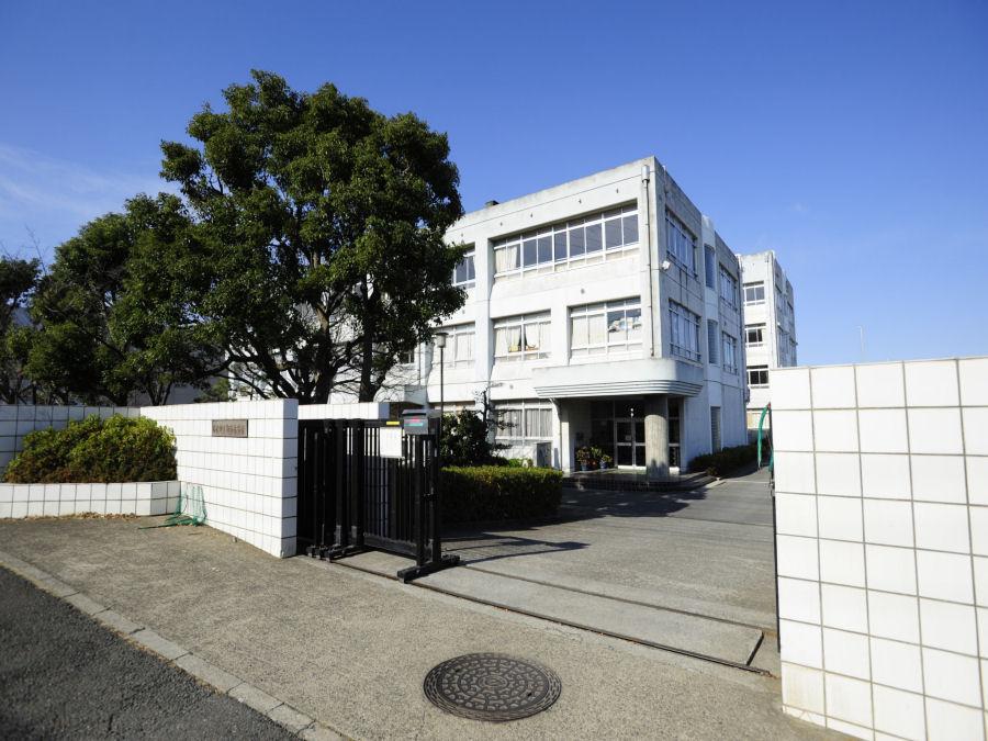 Primary school. 750m to Fujisawa Tatsukoma nearest elementary school