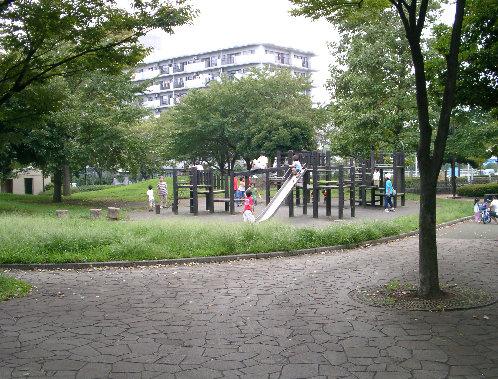 park. 600m until the second 構公 Gardens