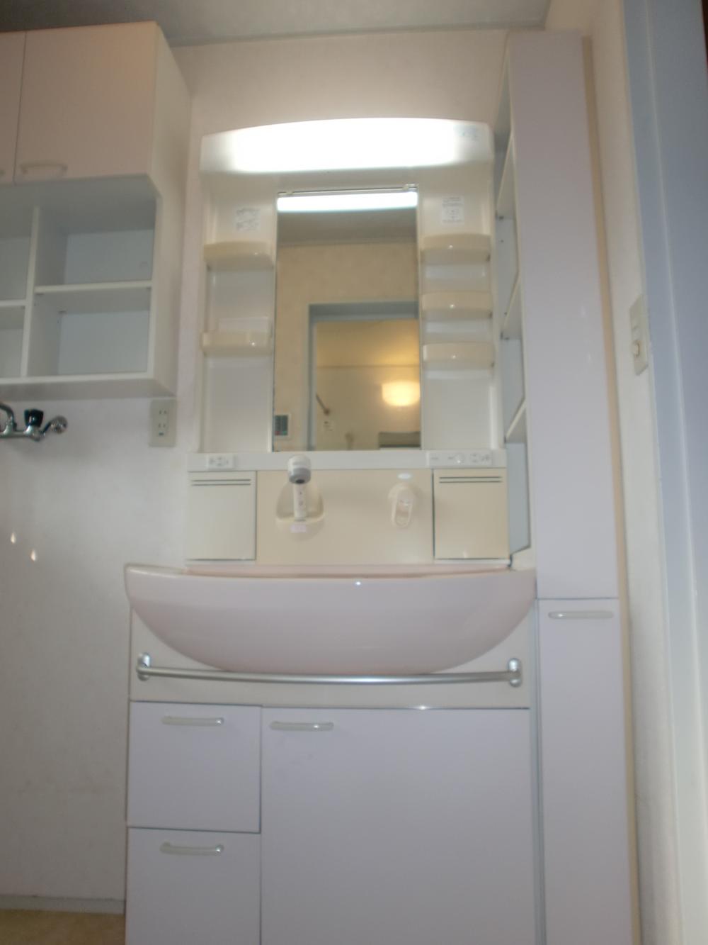 Wash basin, toilet. Indoor (September 2013) Shooting