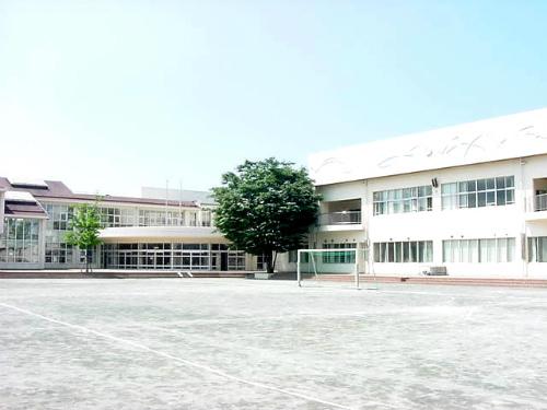 Primary school. 740m to Ishikawa Elementary School