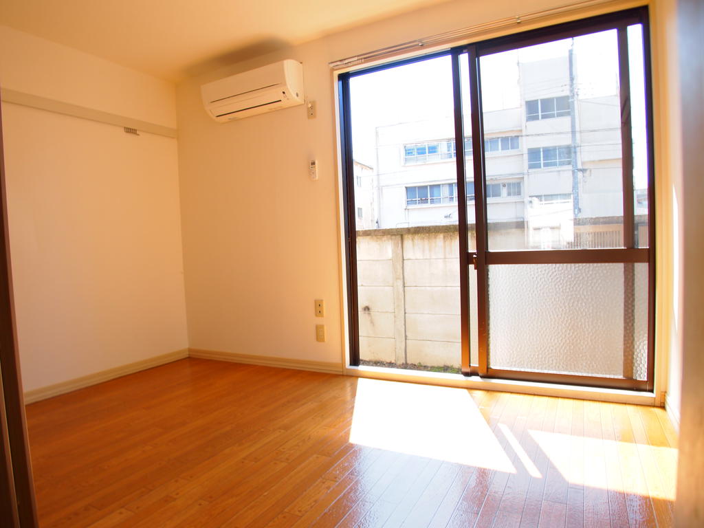 Other room space. Air-conditioned! !  Sweep possible out to the outside from the window! !