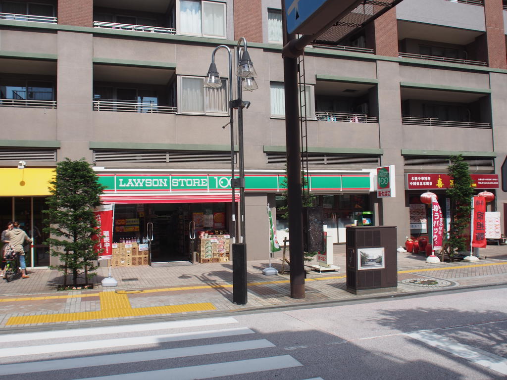 Convenience store. Lawson 100 up (convenience store) 313m