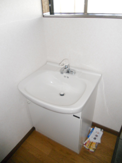Washroom. Reheating ・ South-facing angle room ・ Independent wash basin