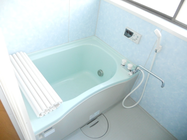 Bath. Reheating ・ South-facing angle room ・ Independent wash basin