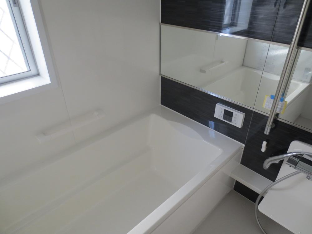 Bathroom. ventilation ・ There is also a happy window ventilation