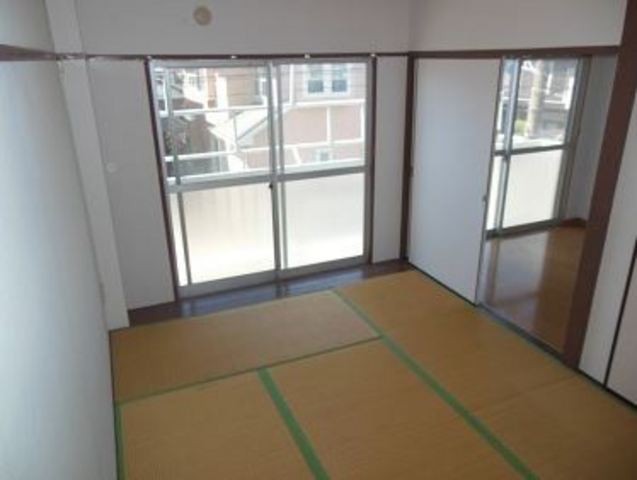 Other room space. It settles down Japanese-style room. 