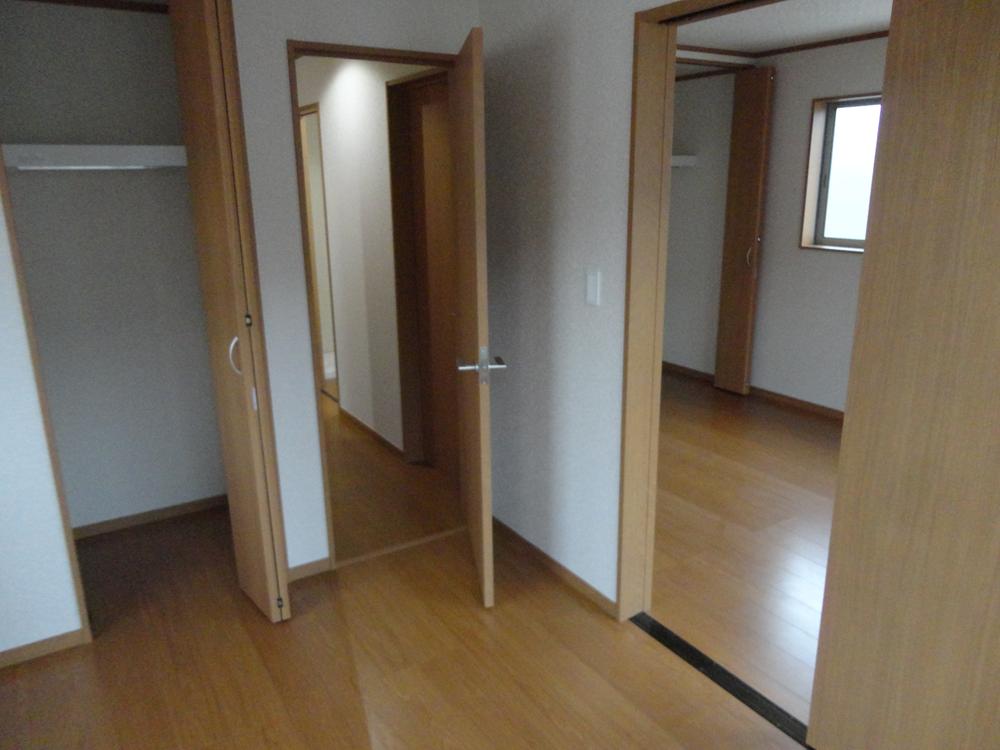 Other. Adopt a movable door light-colored flooring, It has also been unified in color close joinery.