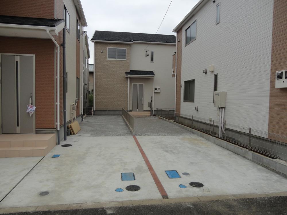 Other. With two car spaces, It is safe even when the visitor