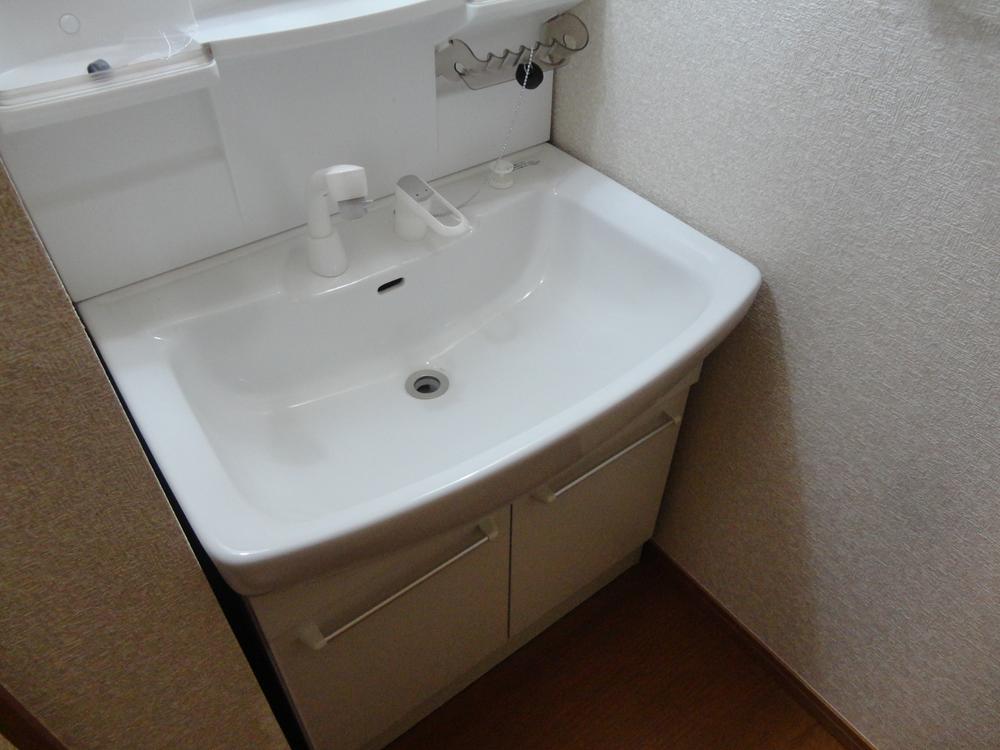 Wash basin, toilet. Local (10 May 2013) Shooting