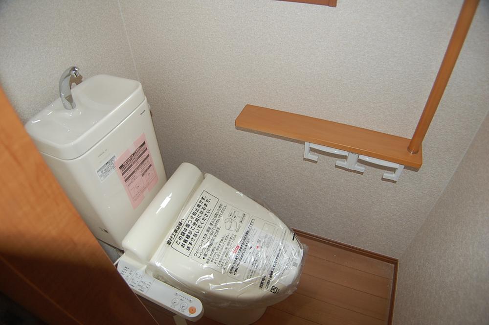 Toilet. Local (10 May 2013) Shooting