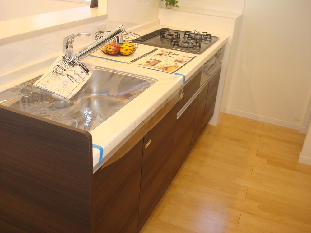 Kitchen. Indoor (11 May 2013) Shooting