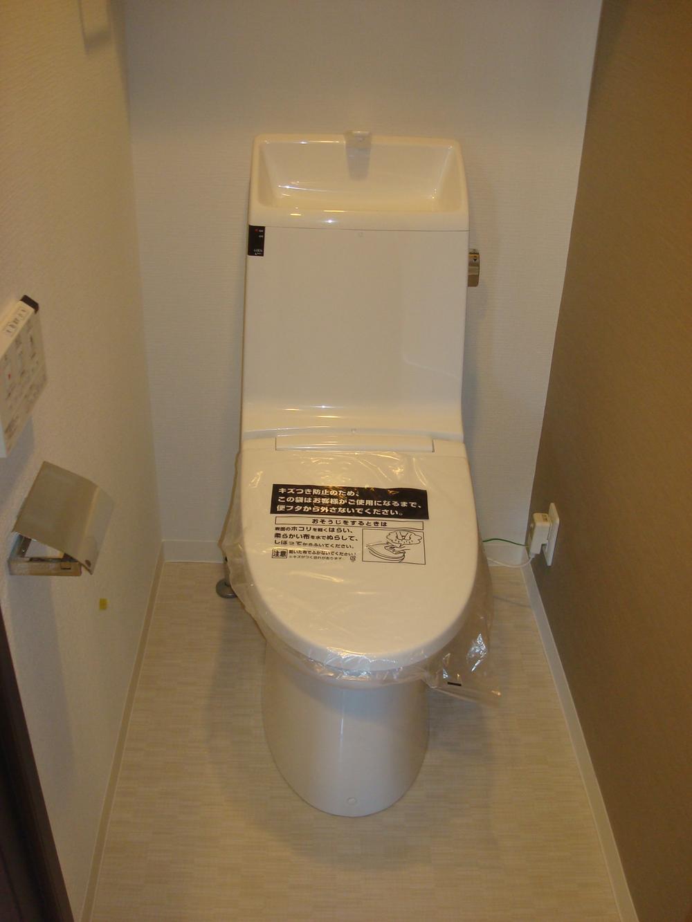 Toilet. There cupboard hanging on the top (11 May 2013) Shooting