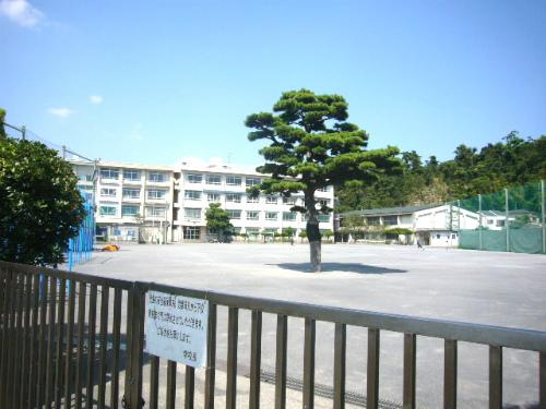 Junior high school. Katase until elementary school 1100m