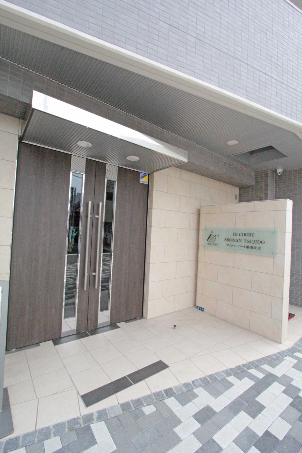 Entrance. Common areas