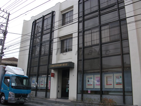 Bank. Miurafujisawashin'yokinko Katase 265m to the branch (Bank)