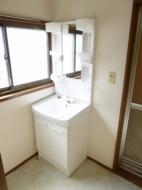 Washroom. Bay window in the washroom. 