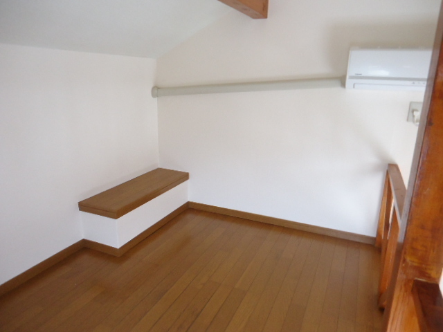 Other room space.  ☆ Large loft. Surfer's must-see ☆