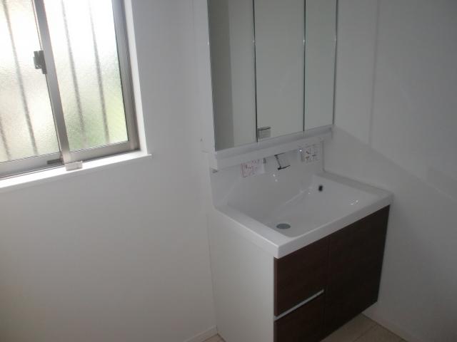 Wash basin, toilet. Indoor (July 2013) Shooting