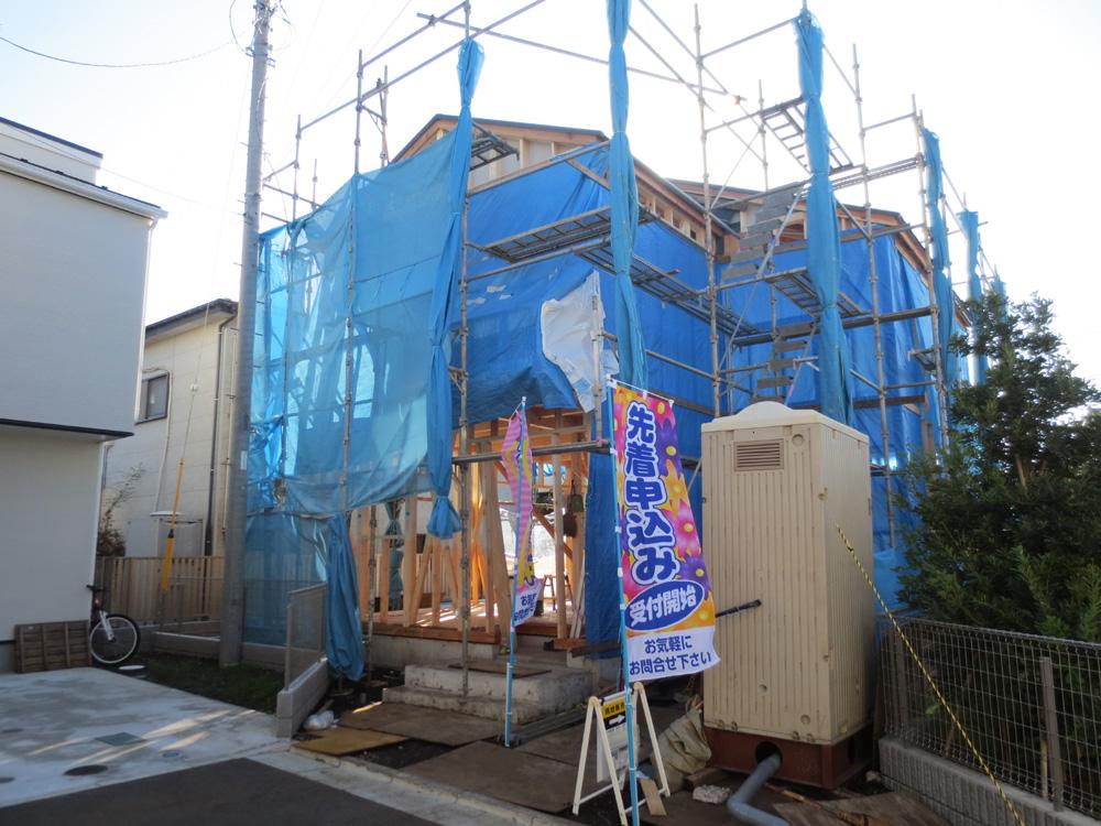 Local photos, including front road. Local (10 May 2013) Shooting