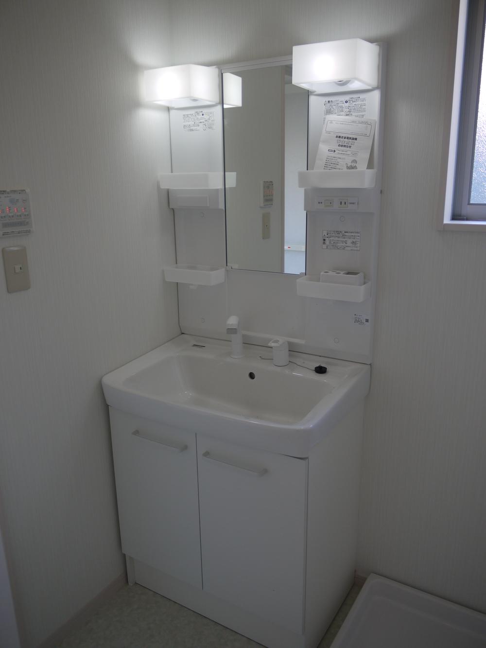 Wash basin, toilet. Indoor (12 May 2013) Shooting