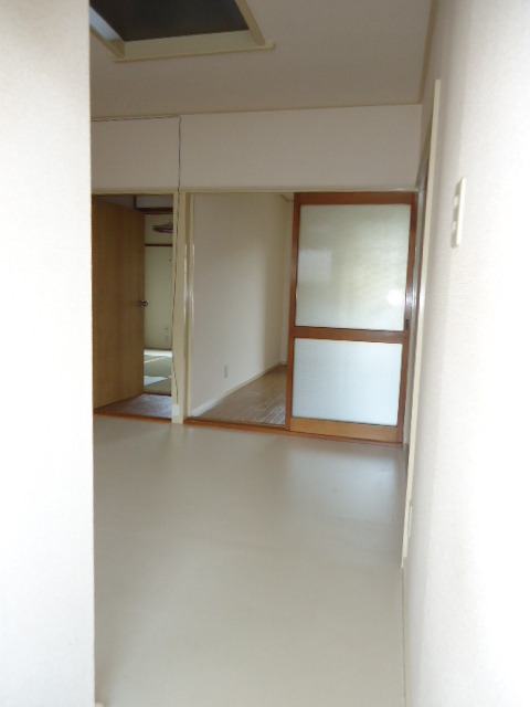 Entrance.  ☆ Sunny ・ Corner room ・ Parking with one ☆